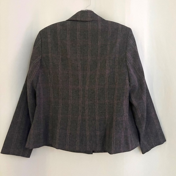 Jones Studio 3 Button Blazer - Picture 6 of 6